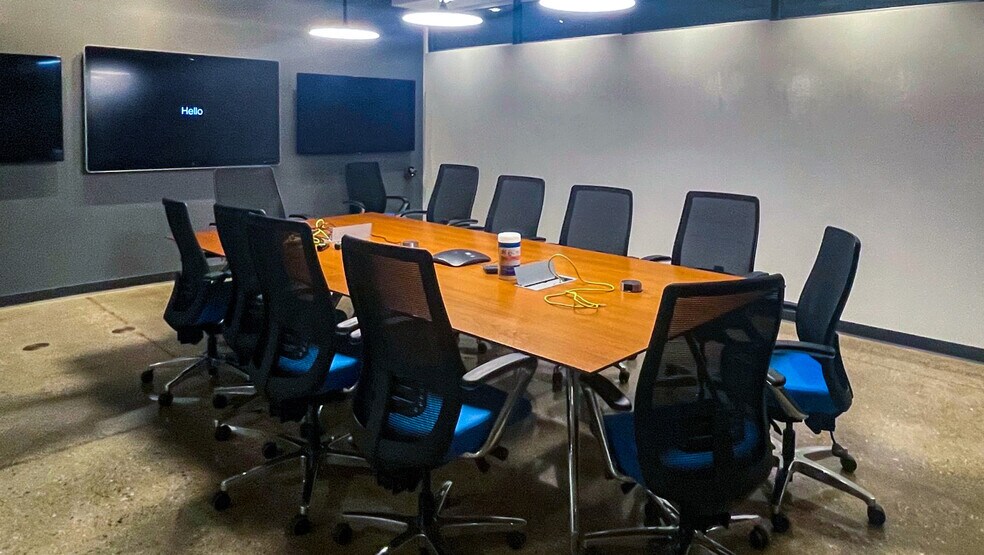 More Photos Of 6980 N Port Washington Rd, Glendale Office For Lease