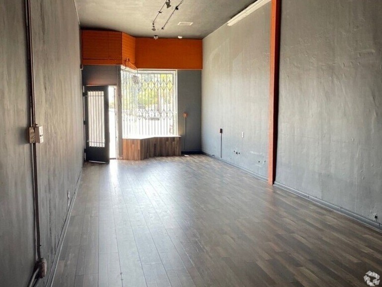 More Photos Of 6426 Lankershim Blvd, North Hollywood Storefront Retail Office For Lease