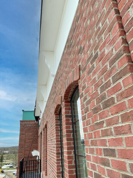 More Photos Of 705 Genesee St, Delafield Office For Lease