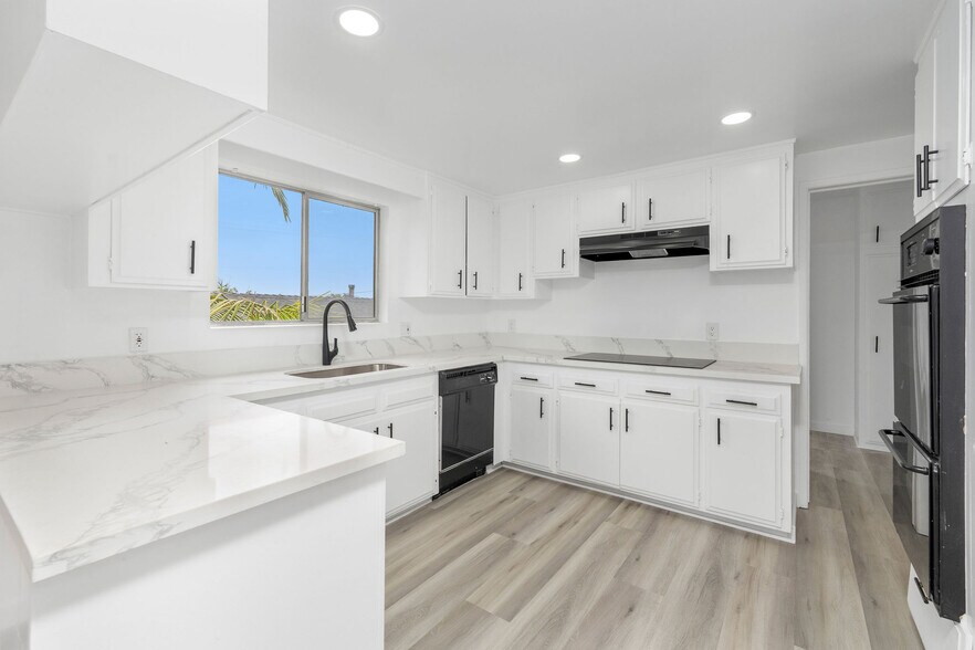 More Photos Of 935 W 10th St, San Pedro Apartments For Sale