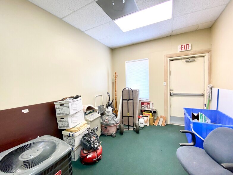 More Photos Of 3102 E Business 83, Weslaco Office For Lease