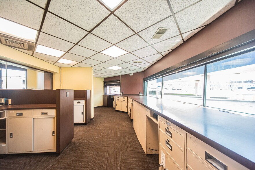 More Photos Of 325 Washington St, Paducah Bank For Lease