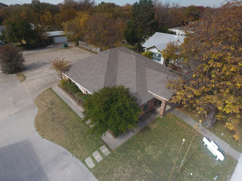 More Photos Of 1005 N Elm St, Denton Office For Lease
