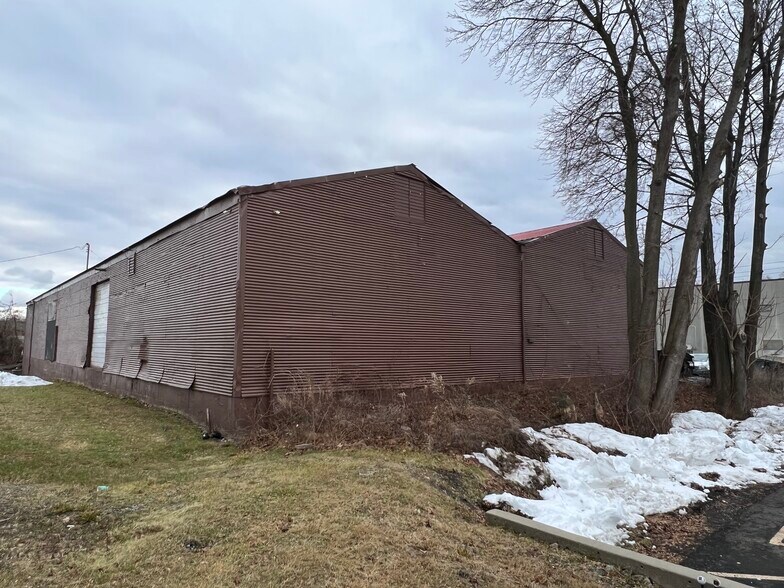 More Photos Of 17 Prospect Ave, Albany Light Distribution For Sale