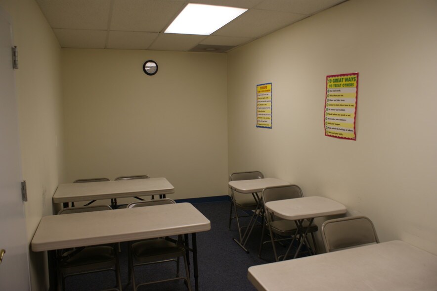 More Photos Of 51 Everett Dr, West Windsor Light Manufacturing For Lease