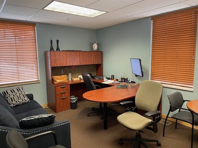 More Photos Of 10091 Dogwood St NW, Coon Rapids Office For Sale
