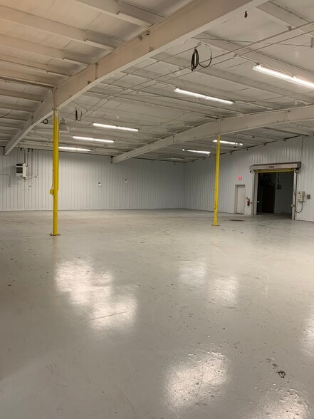 More Photos Of 3146 Market St, Green Bay Warehouse For Sale