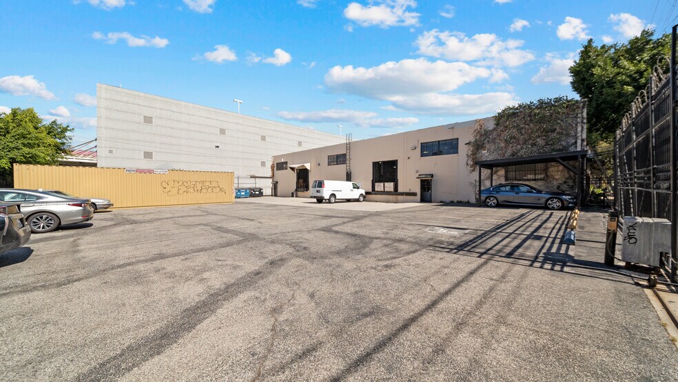 More Photos Of 1243-1261 S Boyle Ave, Los Angeles Warehouse For Sale