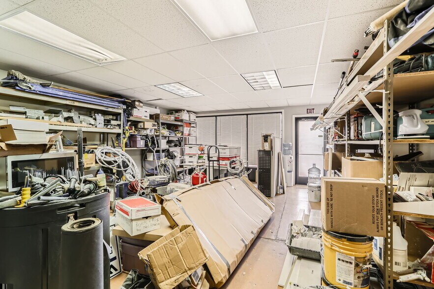 More Photos Of 5215 SE Flavel Dr, Portland Freestanding For Lease