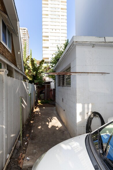 More Photos Of 250 Kapili St, Honolulu Apartments For Sale