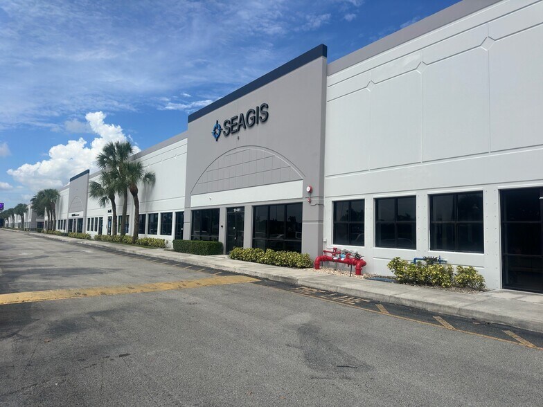 More Photos Of 11341-11491 Interchange Cir S, Miramar Distribution For Lease