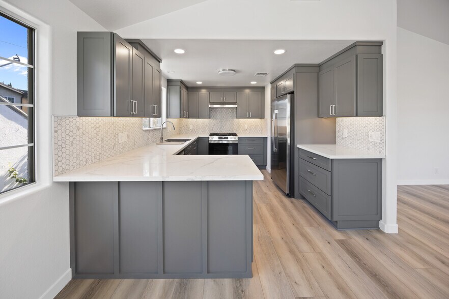 More Photos Of 422 Parkman Ave, Los Angeles Apartments For Sale