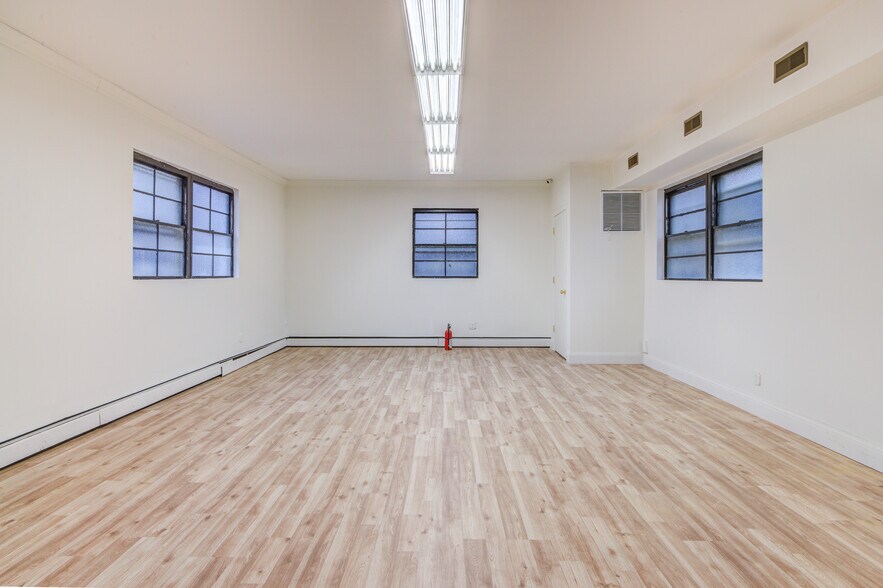 More Photos Of 46-48 Lafayette Ave, New Rochelle Warehouse For Lease