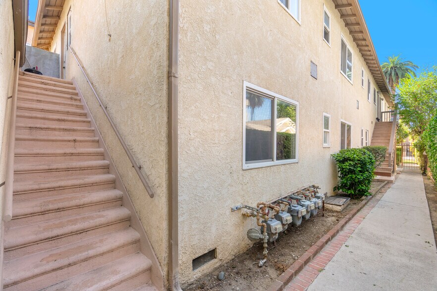 More Photos Of 14643 Friar St, Van Nuys Apartments For Sale