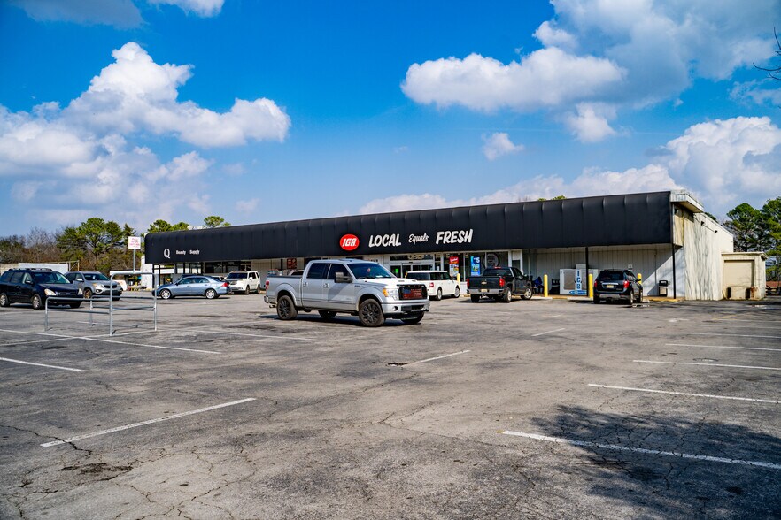 More Photos Of 3420 NW Pulaski Pike, Huntsville General Retail For Lease