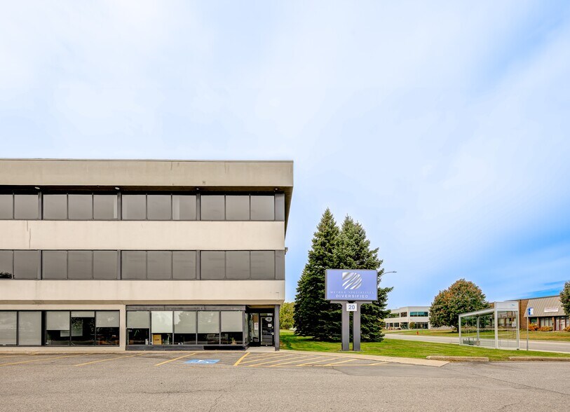 More Photos Of 20 Boul Hymus, Pointe-claire Warehouse For Lease