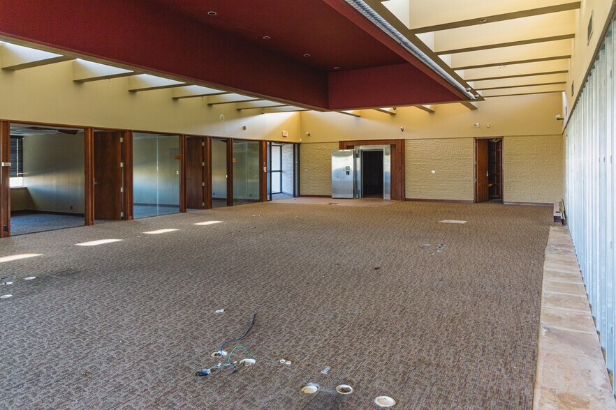 More Photos Of 3200 E Memorial Rd, Edmond Medical For Sale