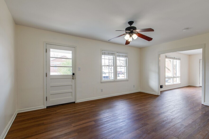 More Photos Of 1191 W Main St, Franklin Office For Sale