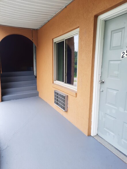 More Photos Of 124 Woods Ave, Caryville Hotel For Sale