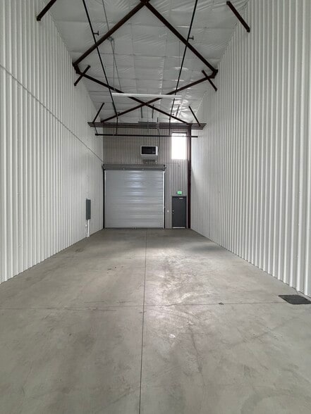 More Photos Of 10969 Industrial Way, Truckee Warehouse For Lease