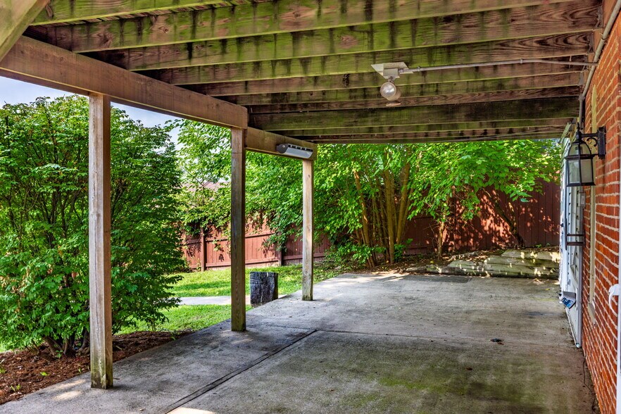 More Photos Of 330 Mahoning St, Milton Office For Sale