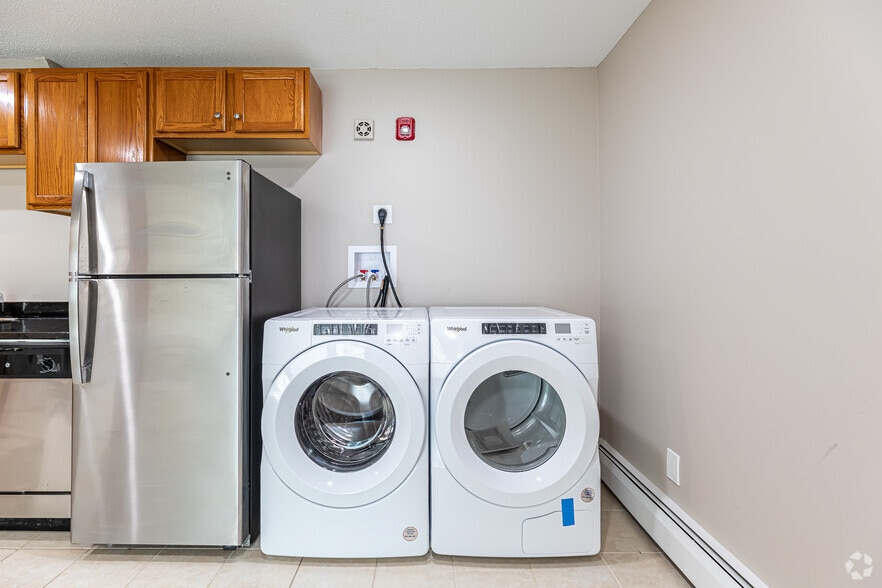 More Photos Of 82 Main St, East Hampton Apartments For Lease