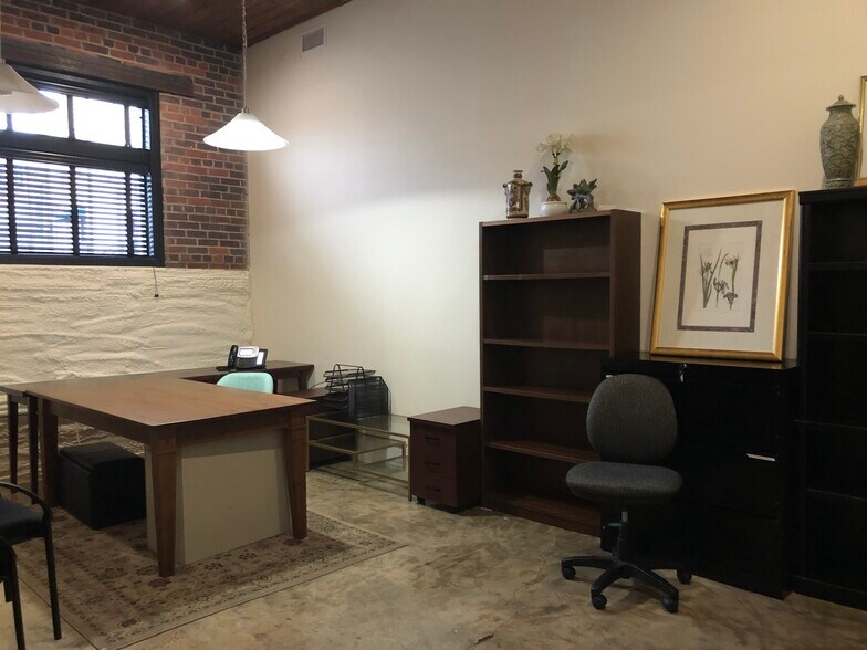More Photos Of 119 S Madison St, Thomasville Storefront For Lease