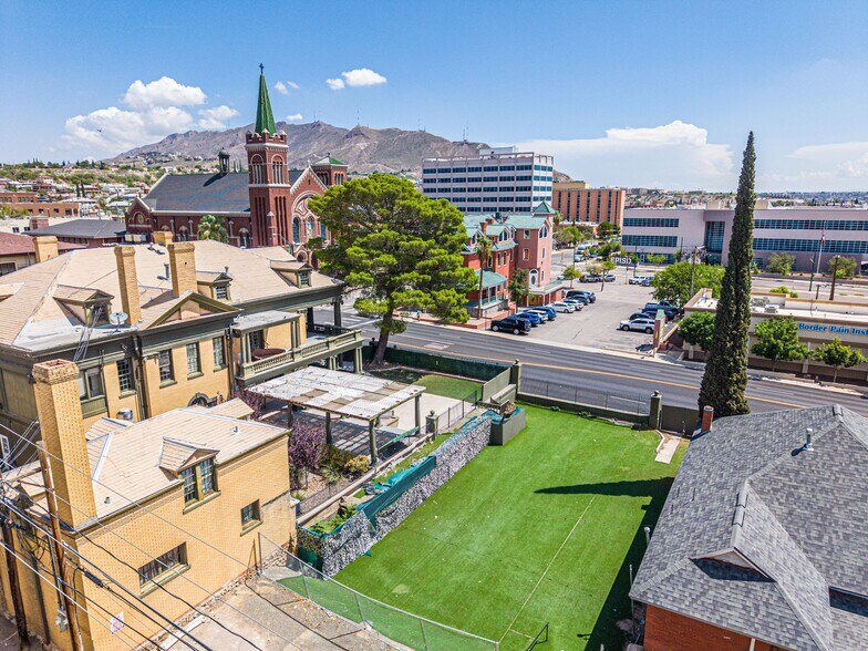 More Photos Of 1011 N Mesa St, El Paso Office For Lease