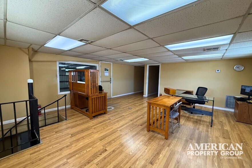 More Photos Of 6099 Deacon Rd, Sarasota Warehouse For Lease