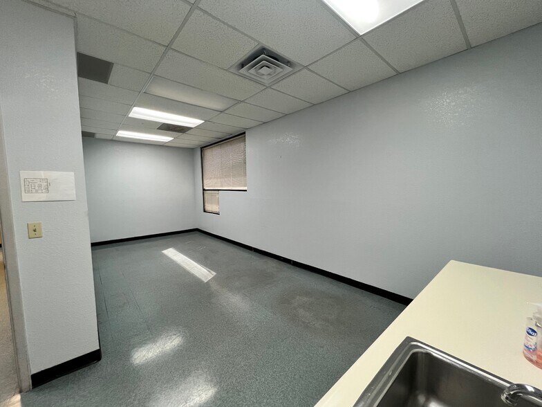 More Photos Of 2236 W Bethany Home Rd, Phoenix Medical For Lease