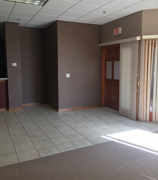 More Photos Of 1802-1838 Commerce Dr, North Mankato Freestanding For Lease