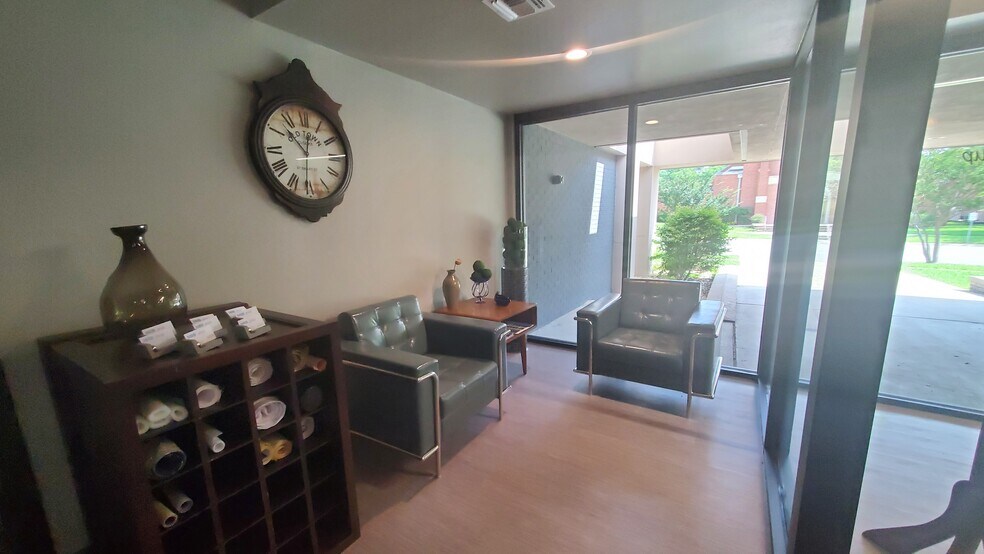 More Photos Of 303 W Calhoun Ave, Temple Office For Sale
