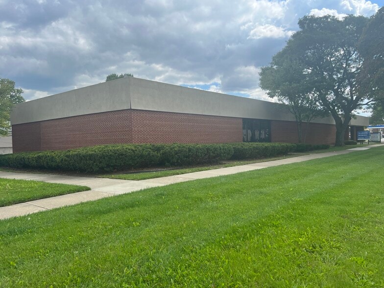 More Photos Of 26060 Southfield Rd, Lathrup Village Office For Sale