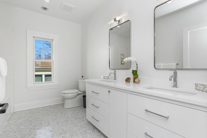 More Photos Of 25 Henry St, Greenwich Apartments For Sale