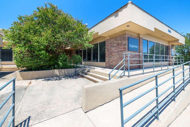 More Photos Of 8900 Business Park Dr, Austin Office For Sale