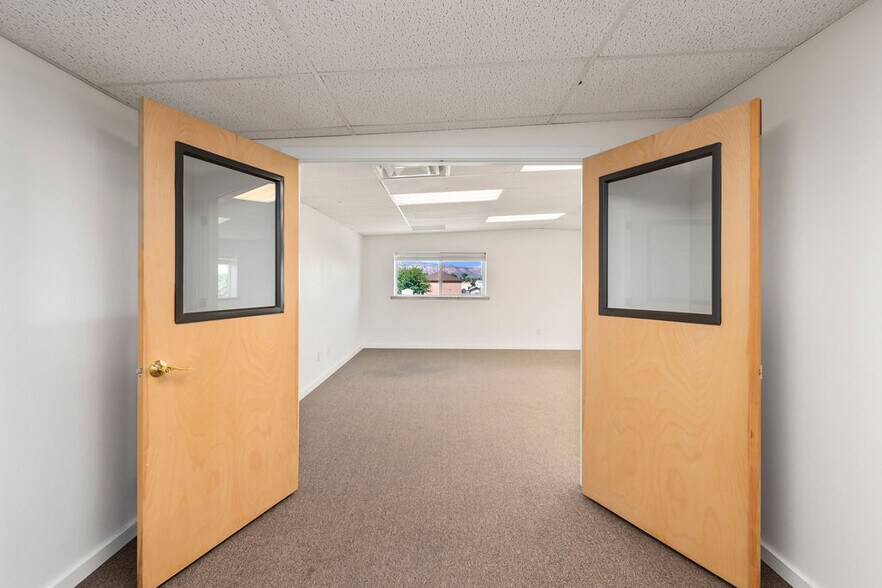 More Photos Of 562 W Crete Cir, Grand Junction Warehouse For Lease