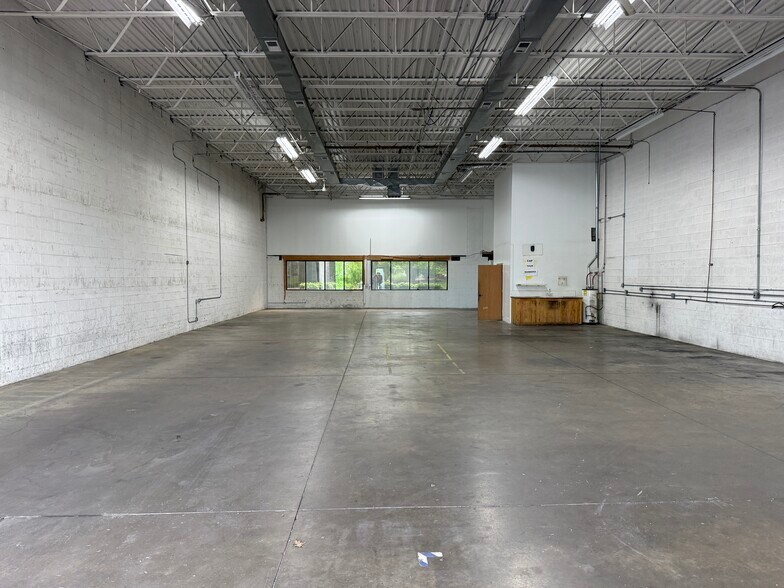 More Photos Of 2307 E Aurora Rd, Twinsburg Flex For Lease