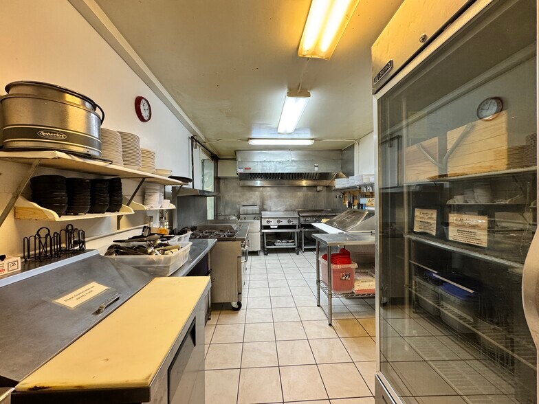 More Photos Of 1550 Missouri Valley Rd, Riverton Restaurant For Sale