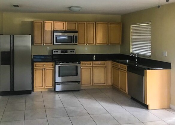 More Photos Of 700 SW 15th Ave, Fort Lauderdale Apartments For Sale