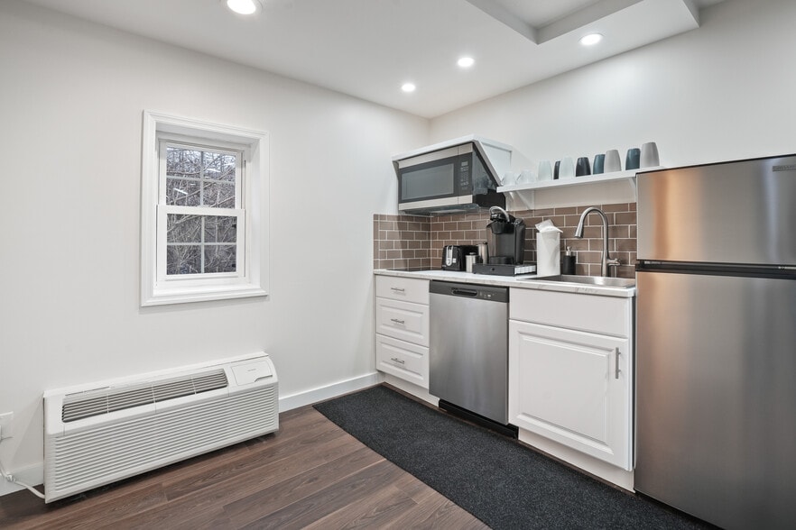 More Photos Of 153 E Dublin Granville Rd, New Albany Medical For Lease