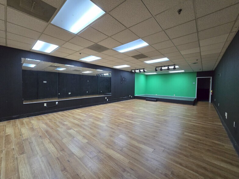 More Photos Of 6624 Jimmy Carter Blvd, Peachtree Corners Industrial For Sale