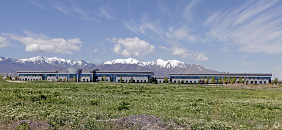 More Photos Of 2737 S Corporate Park Dr, West Valley City Office For Lease