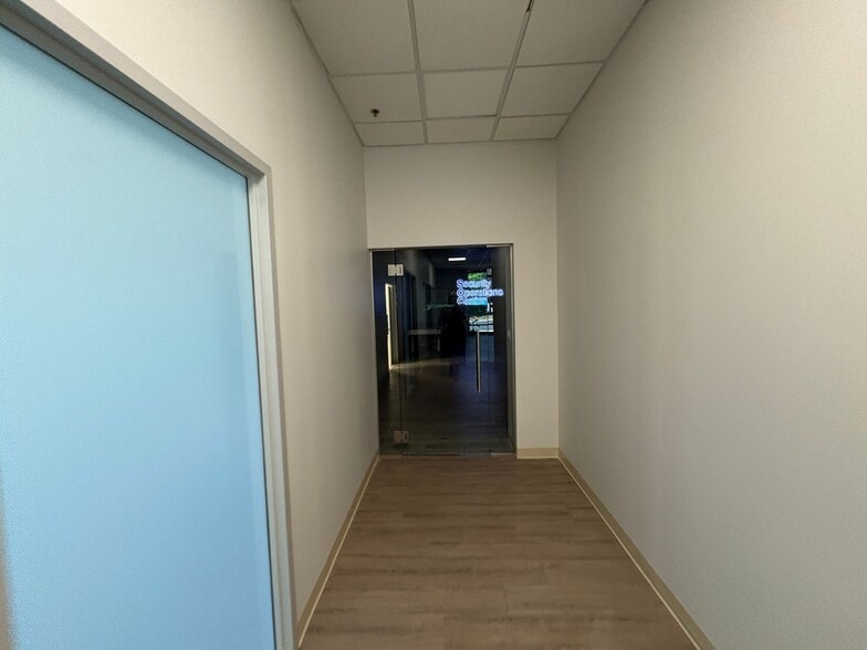 More Photos Of 45305 Catalina Ct, Sterling Showroom For Sale