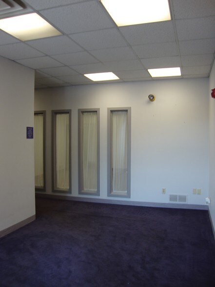 More Photos Of 100 Jefferson Blvd, Warwick Office For Lease