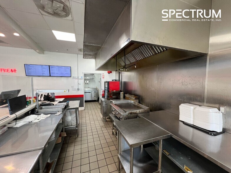 More Photos Of 21514-21534 Devonshire St, Chatsworth Storefront For Lease