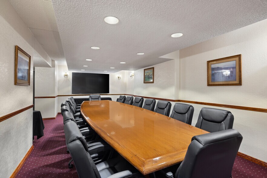More Photos Of 1244 Canterbury Rd, Shakopee Hotel For Lease