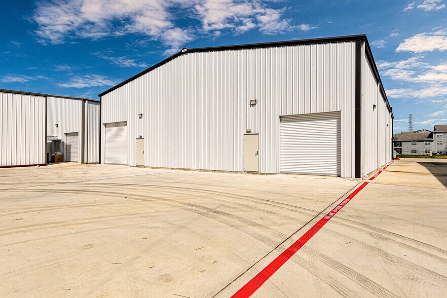 More Photos Of 11555 Gaston, Katy Industrial For Lease