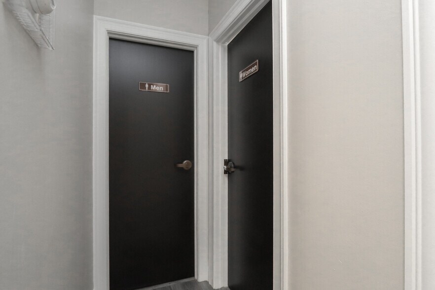 More Photos Of 939-941 E Columbus Ave, Springfield Office For Sale