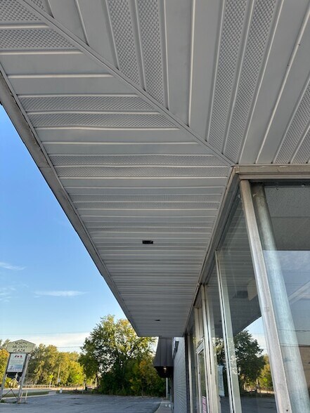 More Photos Of 336 N Military Ave, Green Bay General Retail For Lease