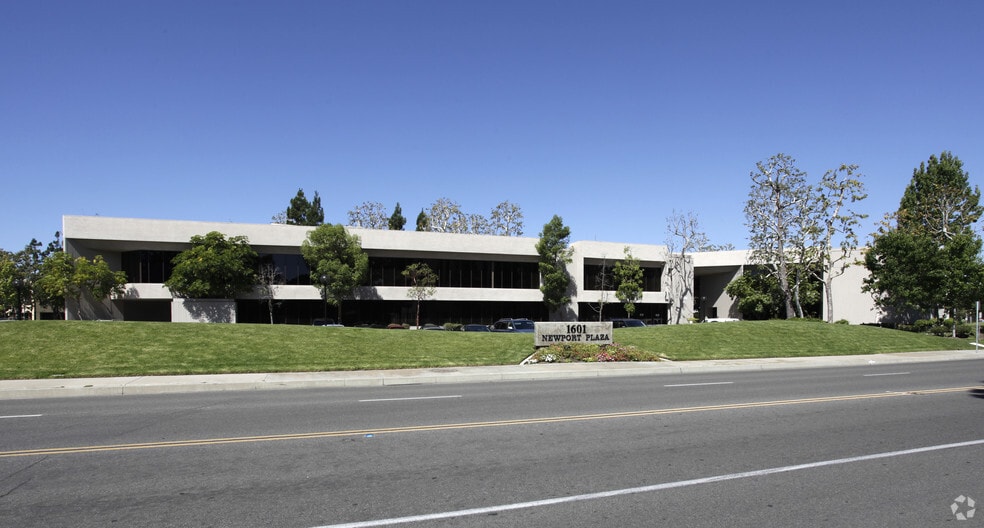 More Photos Of 1601 Dove St, Newport Beach Medical For Lease